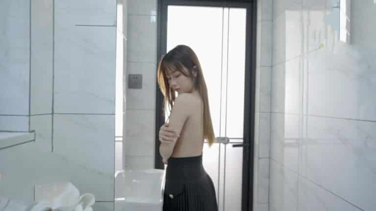 Phim  Sex Cậu em trai dâm đãng trộm nhìn chị gái tắm khi bố mẹ vắng nhà