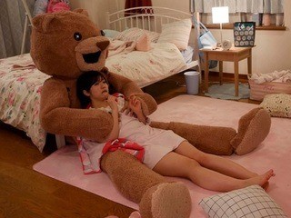 Phim  Sex Chú gấu nhồi bông và em nữ sinh ngây thơ