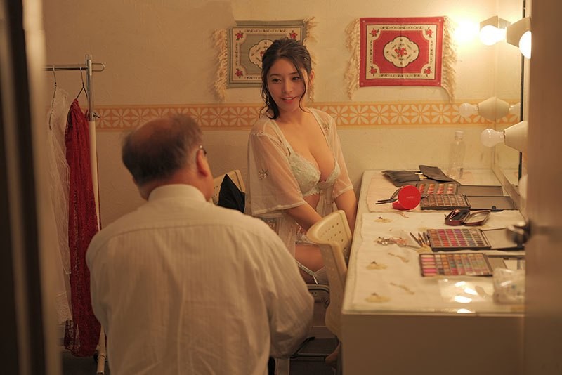 Phim  Sex Cô vợ trẻ thiếu thốn tình dục đi làm gái gọi để được thỏa mãn bản thân