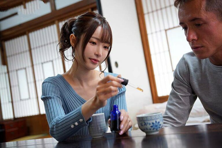 Phim  Sex Cô vợ xinh địt nhau với cậu bạn thân bày mưu bỏ thuốc kích dục để hâm nóng với chồng