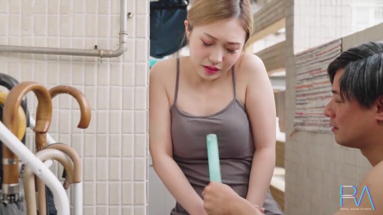 Phim  Sex Con dâu bị bố chồng quấy rối lúc chồng vắng nhà