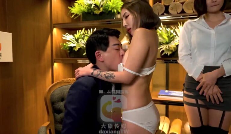 Phim  Sex Em thư ký dâm đãng bạo gan thỏa mãn sếp trong phòng làm việc