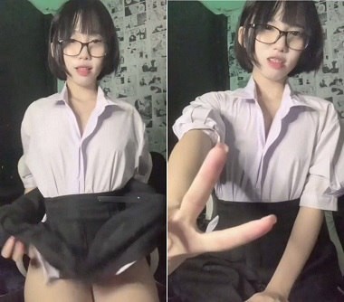 Phim  Sex Học sinh vú nhỏ thủ dâm sau đó bị địt
