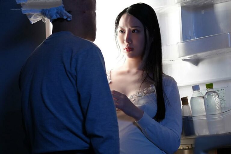 Phim  Sex Lời đề nghị lúc nữa đêm của bố chồng hồi xuân