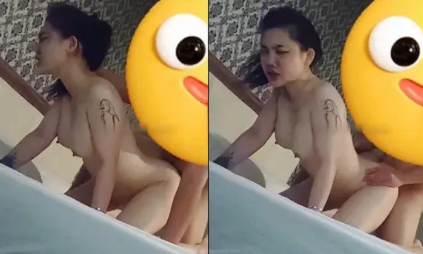 Phim  Sex Nện em hàng sướng nên nhăn mặt