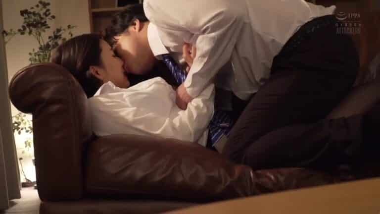 Phim  Sex Ngủ nhờ nhà cô đồng nghiệp vú to xinh đẹp