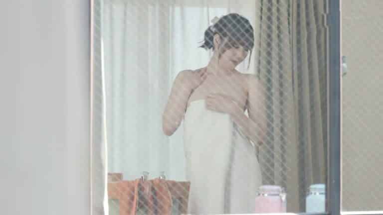 Phim  Sex Trộm nhìn chị hàng xóm thay đồ và vô tình được thỏa mãn
